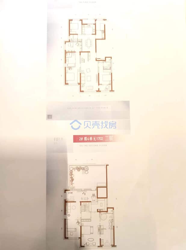 居室：5室3厅4卫 建面：305m²