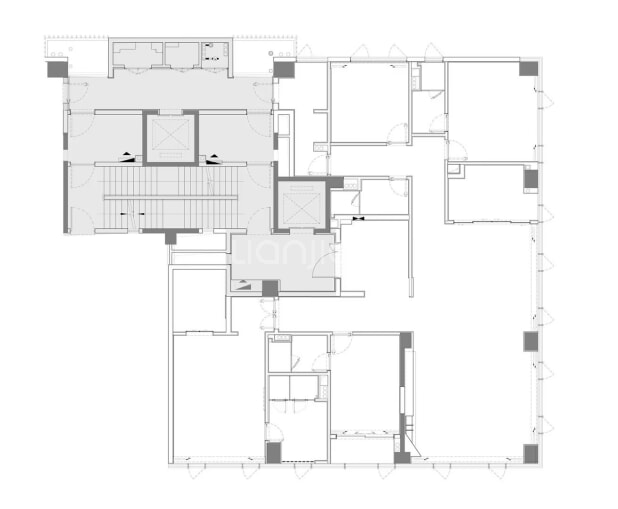 居室：4室2厅4卫 建面：310m²